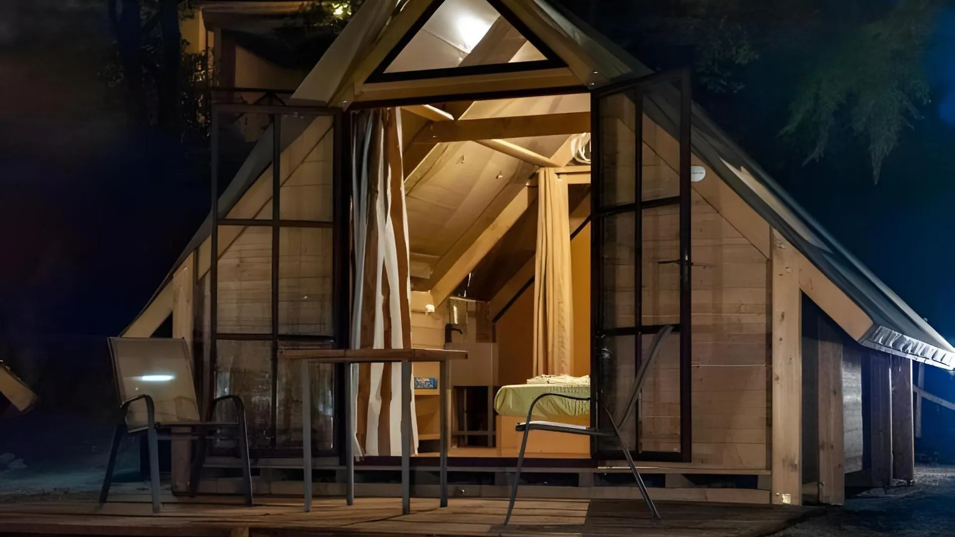 Glamping A Castel Dell'Aquila Hotel Gragnola Campsite